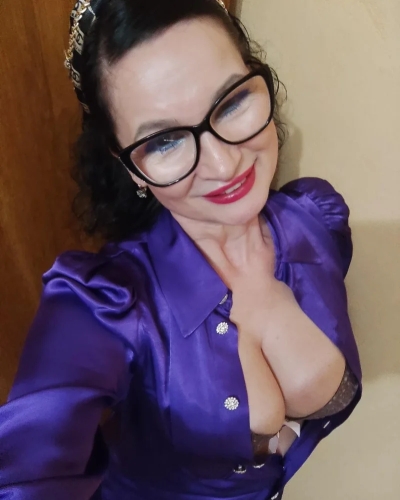 Sexy mommy with glasses