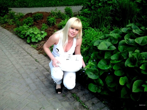 Hot Blonde's Steamy Life: Explicit Photos of a Gorgeous Bombshell