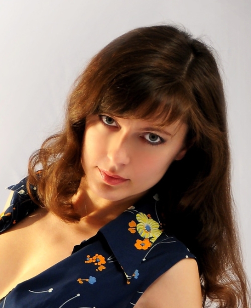 Seductive Lady's Explicit Selfies: Sensual Photoshoot for Herself