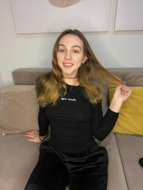 Naked babe in home selfies with seductive pussy