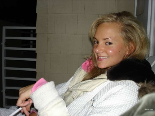 Sultry Babe Poses and Deepthroats Cock in Explicit Photoshoot