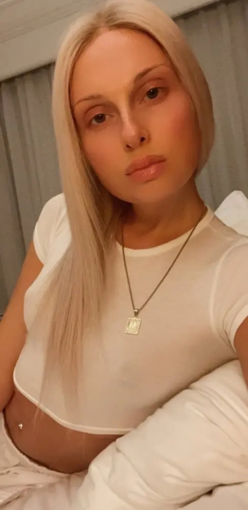 Девушка с членом