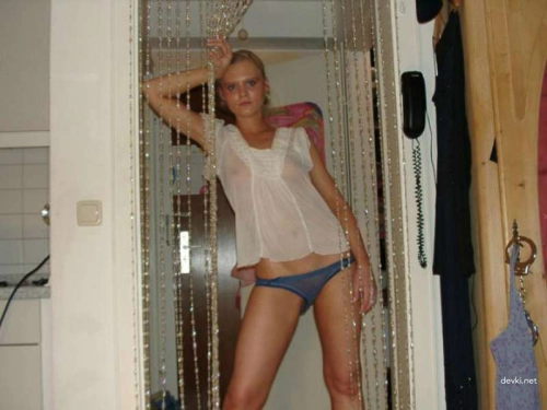 Private Explicit Photo of Cute Girl: Sensual and Seductive Selfies