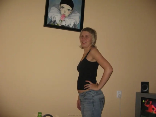 Shaved Pussy Exposed: Explicit Close-Up Photo Displaying Bare Vagina