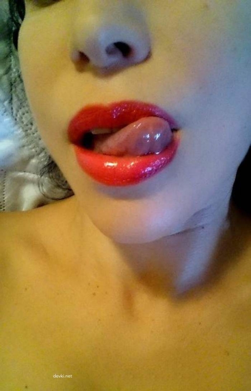 Skinny babe dresses up and flaunts toned body