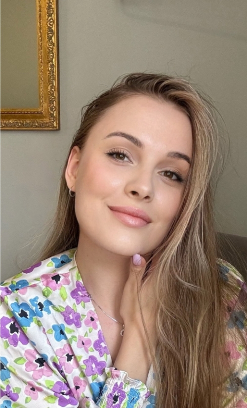 Seductive Hot Shots of Attractive Girl