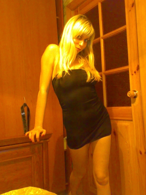 Blonde Bombshell Enjoys Hot Sex Play with Herself and Partner