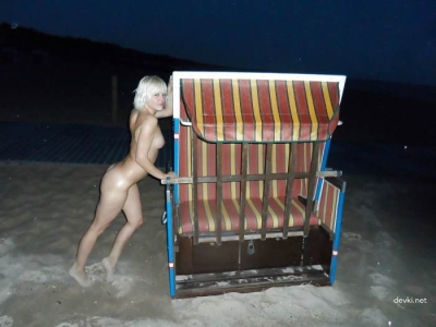 Частное фото голой блондинки на пляже