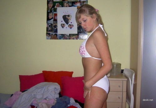 Fully Nude Girl Covered in Cream: Explicit and Sensual Photoshoot