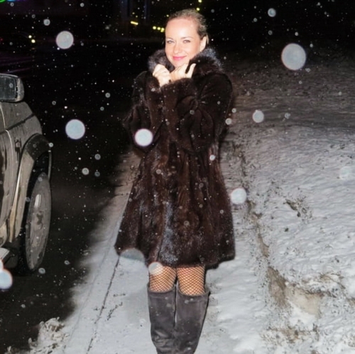 Beautiful Wife Takes Cum on Face After Blowjob