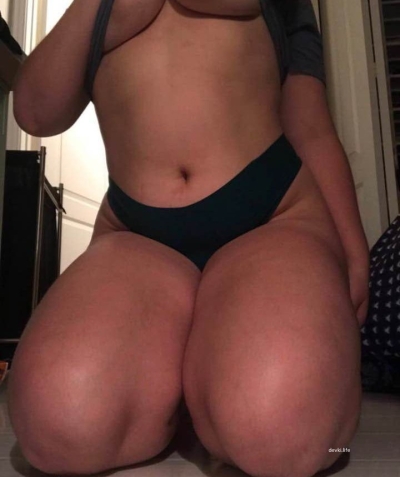 Young and sexy fat girl showed her pussy