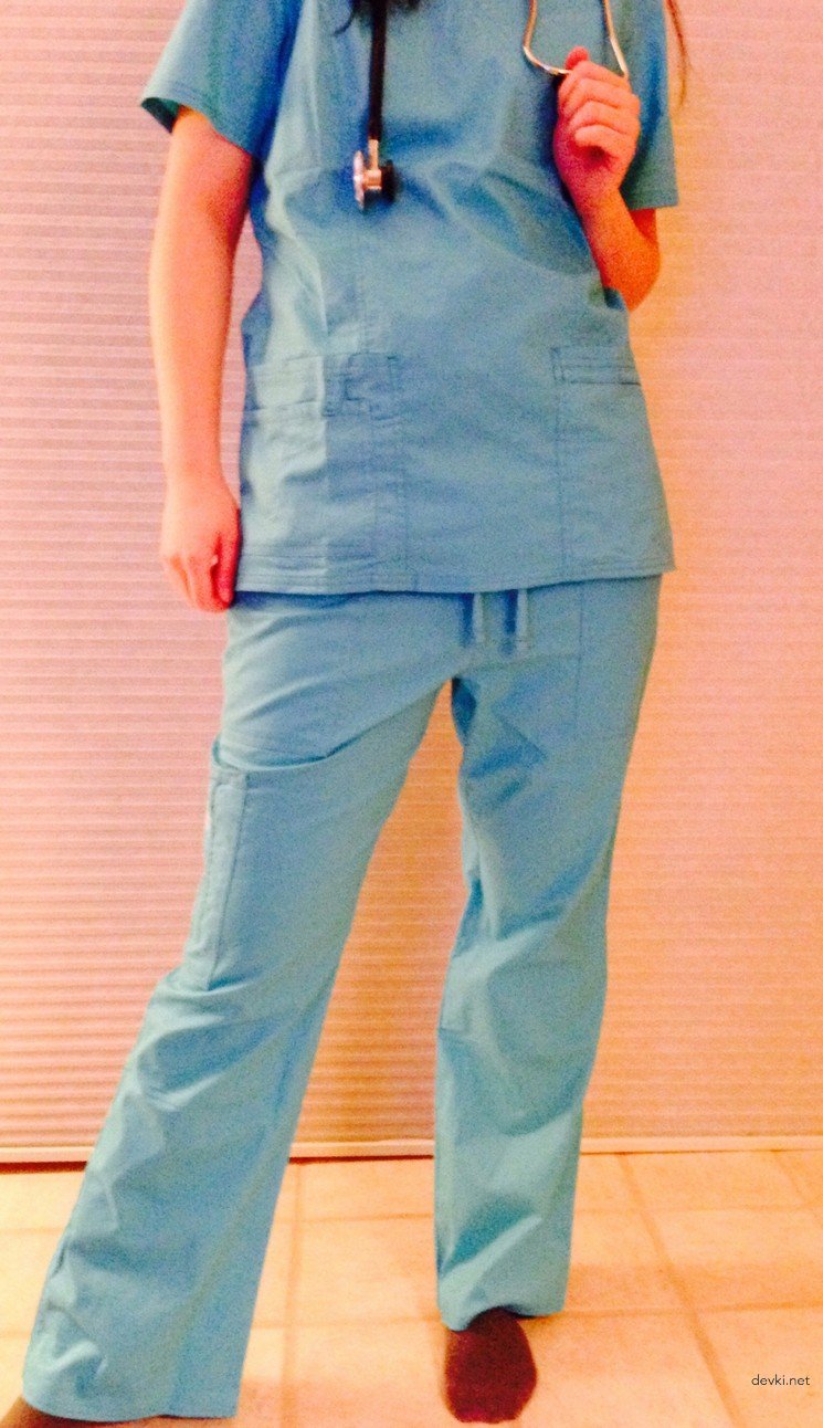Голая медсестра на работе