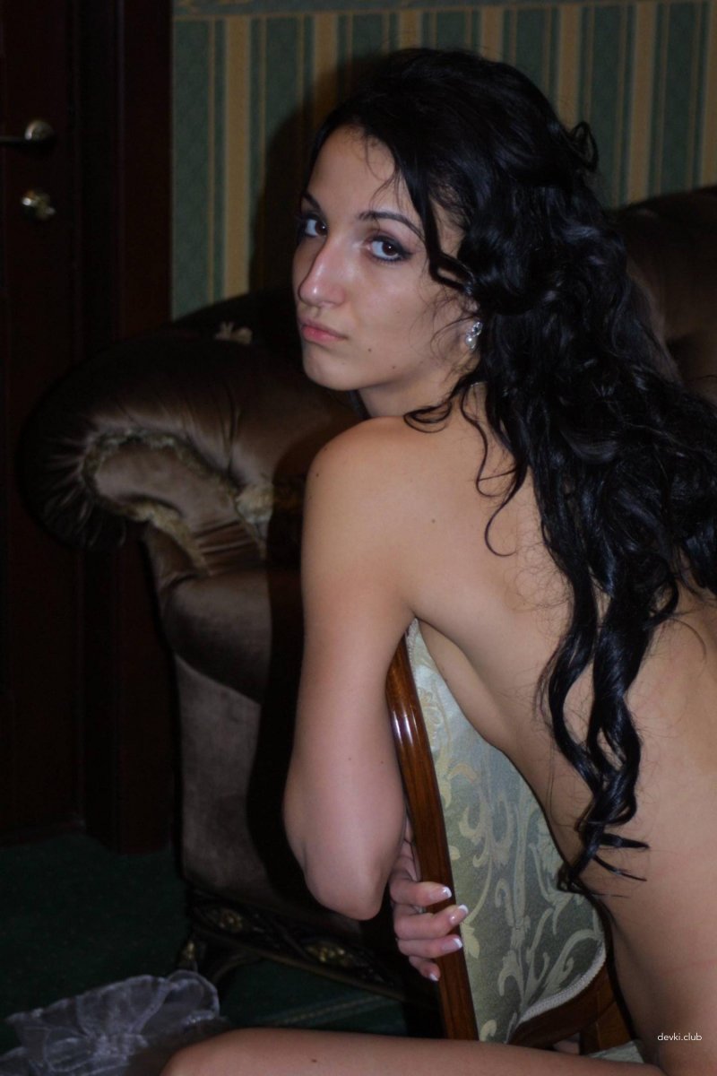 Частное фото молодой армянской жены