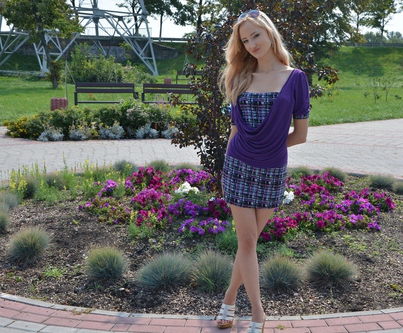 Long-legged woman posing on the street