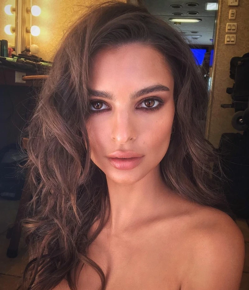 Girl of the Day - Emily Ratajkowski