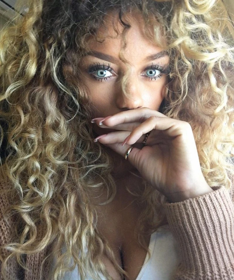 Girl of the Day - Jena Frumes