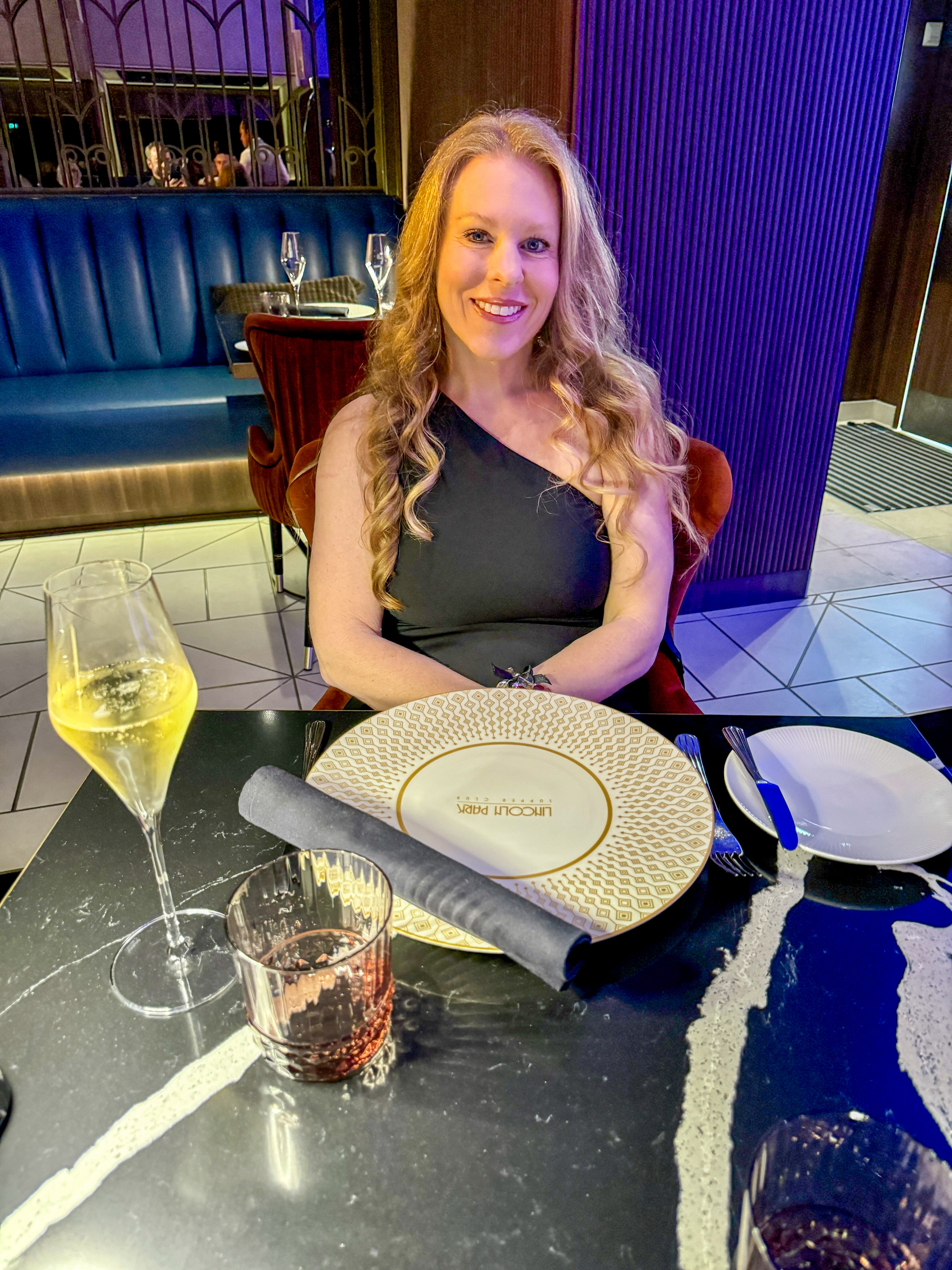 Hot MILF Shows Off Big Tits and Shaved Pussy on Cruise Vacation – photo 1